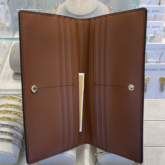 Michael Kors Reed Large Bifold Signature Snap Wallet Card Case 
Vanilla 
NWT - Picture 5 of 16